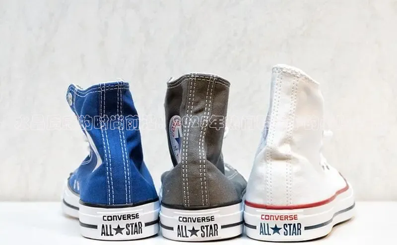 水晶质感的时尚前沿：2025年热门鞋款中的必购之选