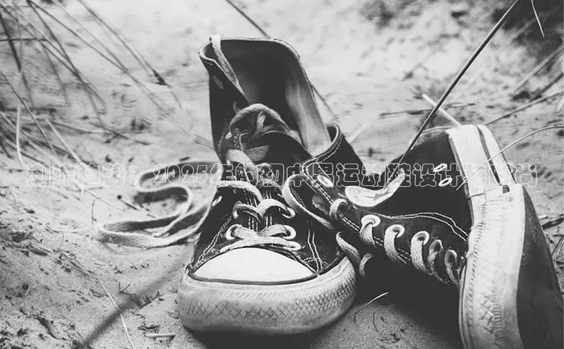 潮流趋势：2025年的初中男运动鞋设计与时尚